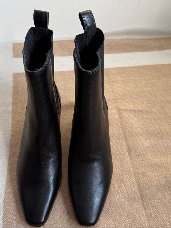 Madewell Shoes - Madewell The Dimes Chelsea Boot in
Black Size 6.5 new
